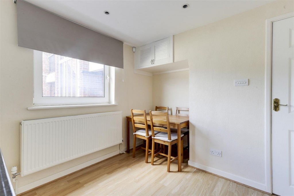 Raynham Lodge, Abbotsbury Close, Nottingham, NG5 5BZ