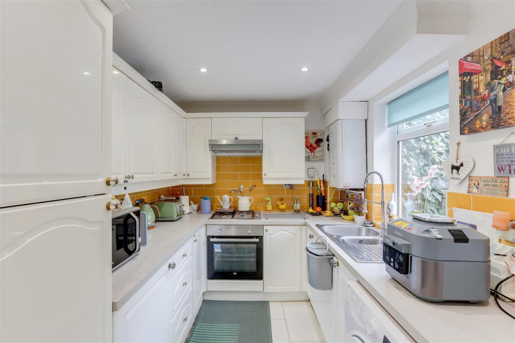 Mickleborough Avenue, Nottingham, Nottinghamshire, NG3 3EJ