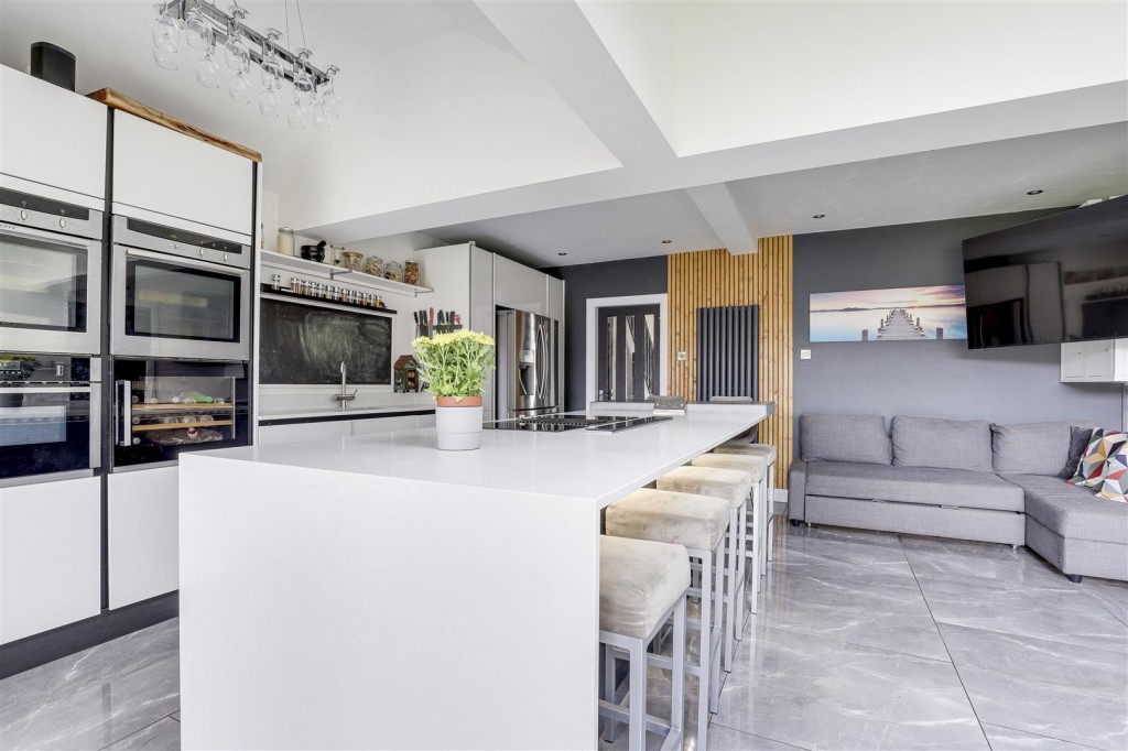 Greythorn Drive, West Bridgford, Nottinghamshire, NG2 7GB