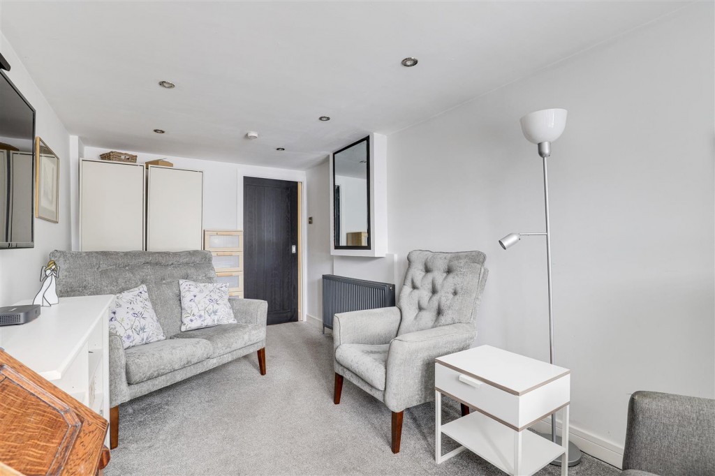 Greythorn Drive, West Bridgford, Nottinghamshire, NG2 7GB