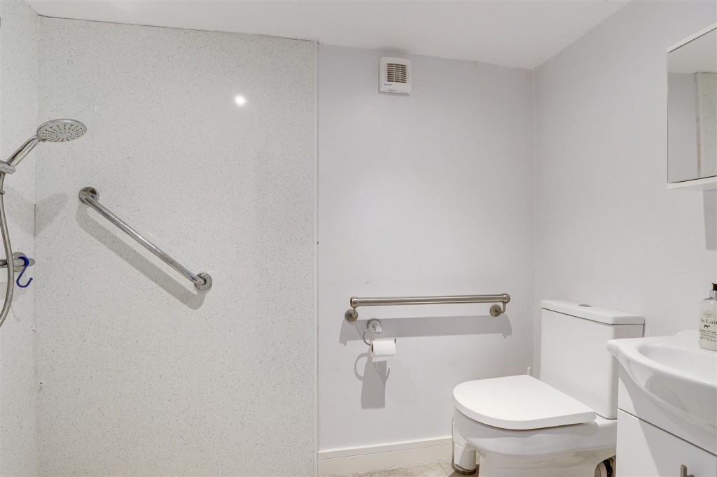 Greythorn Drive, West Bridgford, Nottinghamshire, NG2 7GB