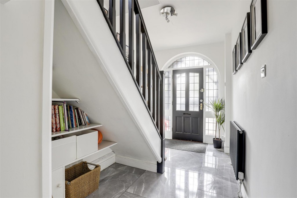 Greythorn Drive, West Bridgford, Nottinghamshire, NG2 7GB