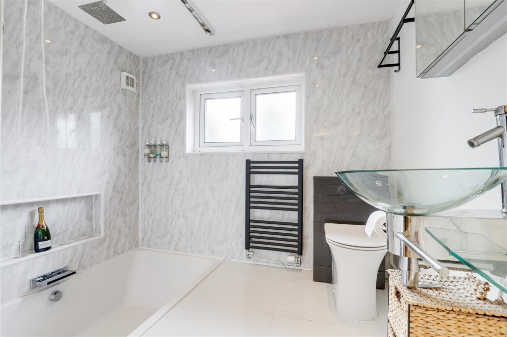 Greythorn Drive, West Bridgford, Nottinghamshire, NG2 7GB