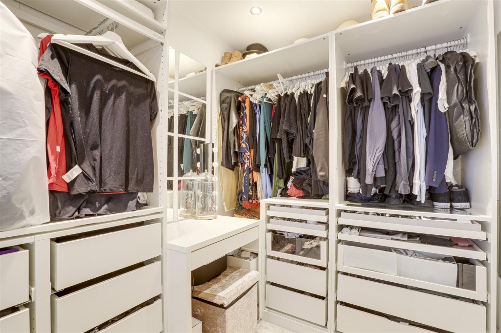 Greythorn Drive, West Bridgford, Nottinghamshire, NG2 7GB