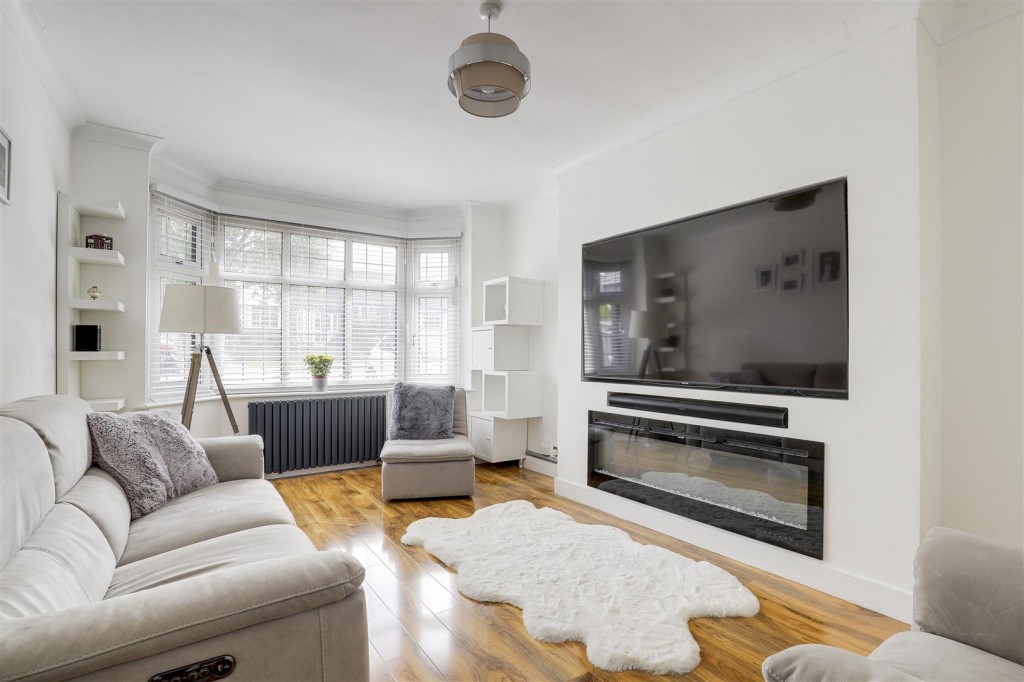 Greythorn Drive, West Bridgford, Nottinghamshire, NG2 7GB