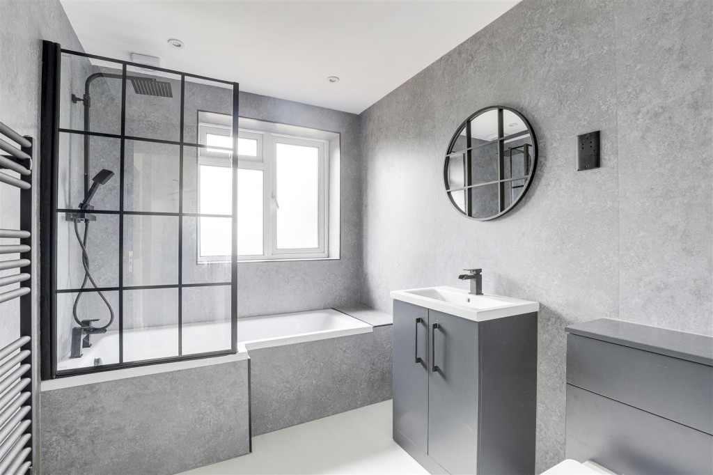 Greythorn Drive, West Bridgford, Nottinghamshire, NG2 7GB