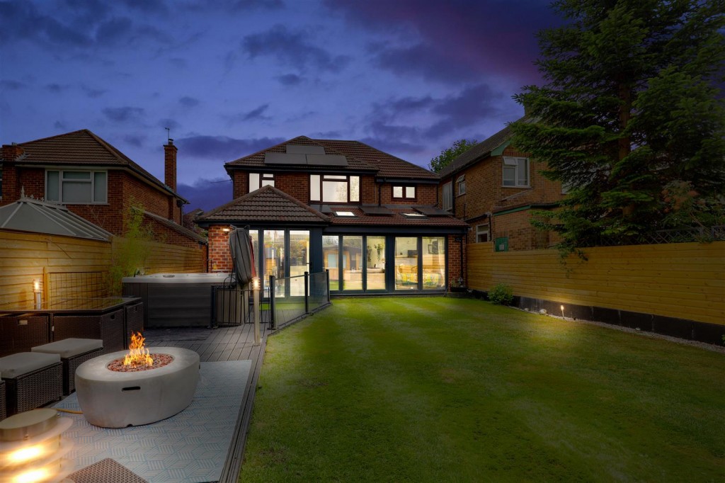 Greythorn Drive, West Bridgford, Nottinghamshire, NG2 7GB