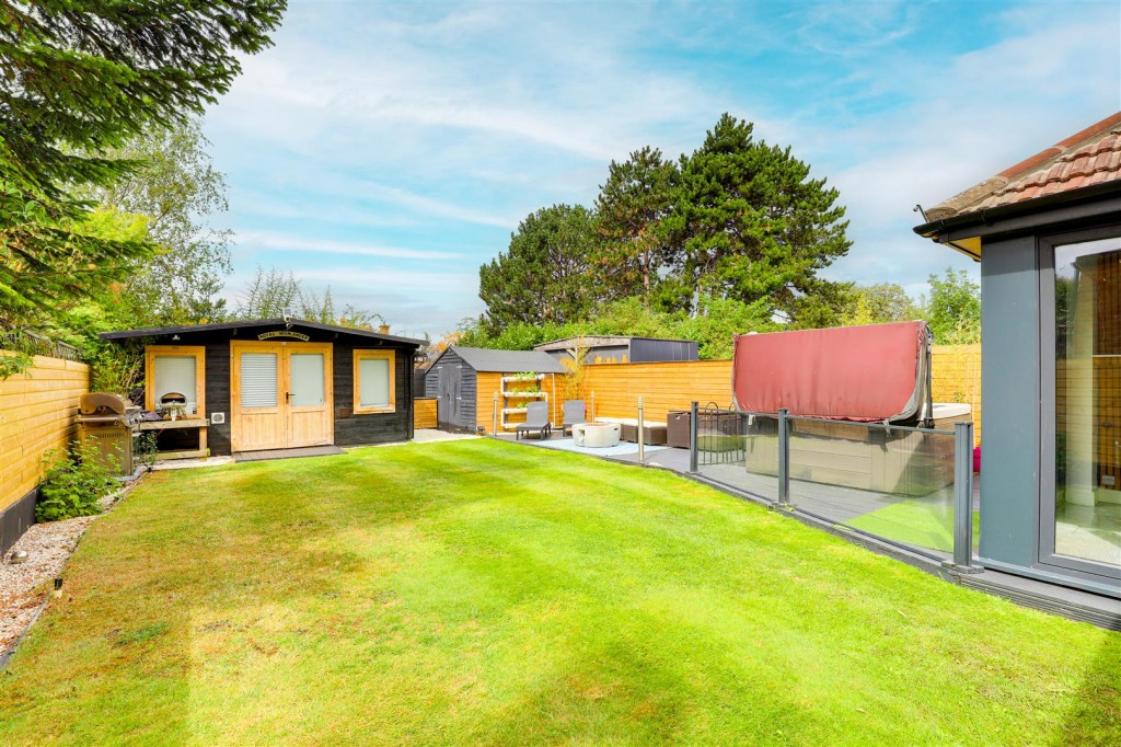 Greythorn Drive, West Bridgford, Nottinghamshire, NG2 7GB