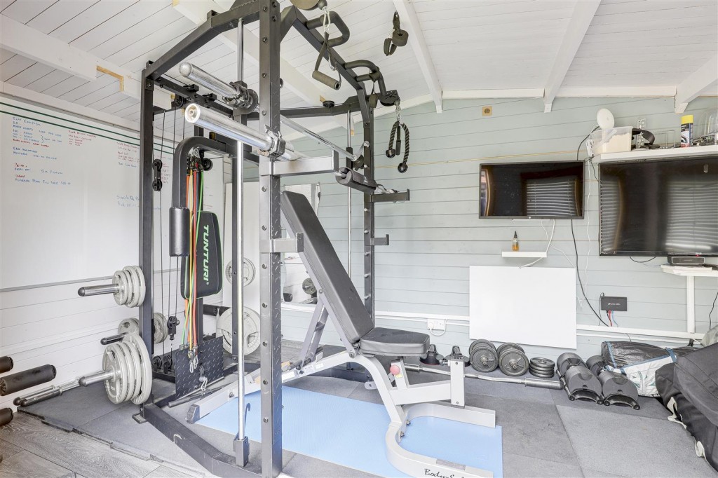 Greythorn Drive, West Bridgford, Nottinghamshire, NG2 7GB