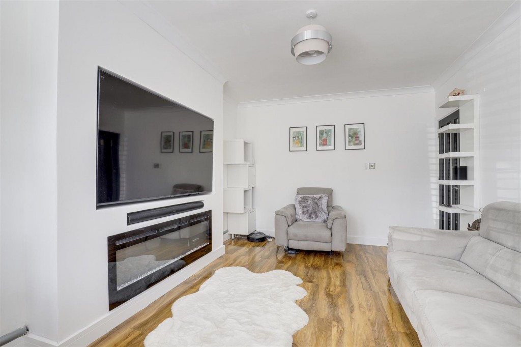 Greythorn Drive, West Bridgford, Nottinghamshire, NG2 7GB