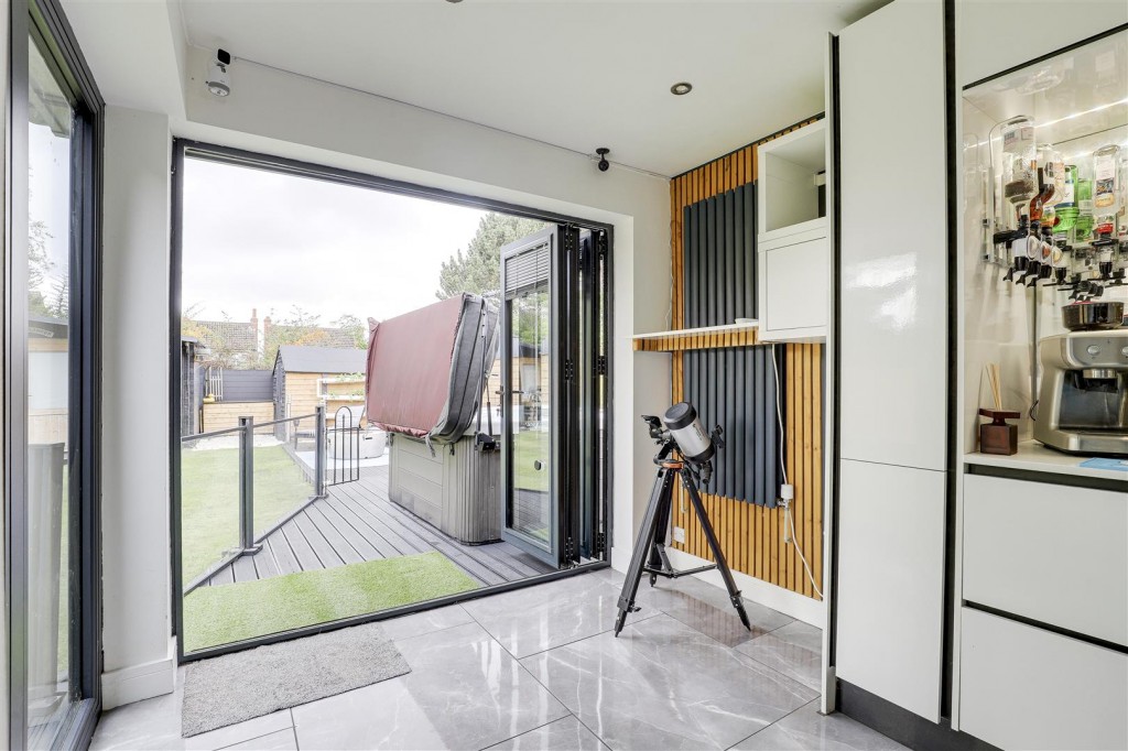 Greythorn Drive, West Bridgford, Nottinghamshire, NG2 7GB