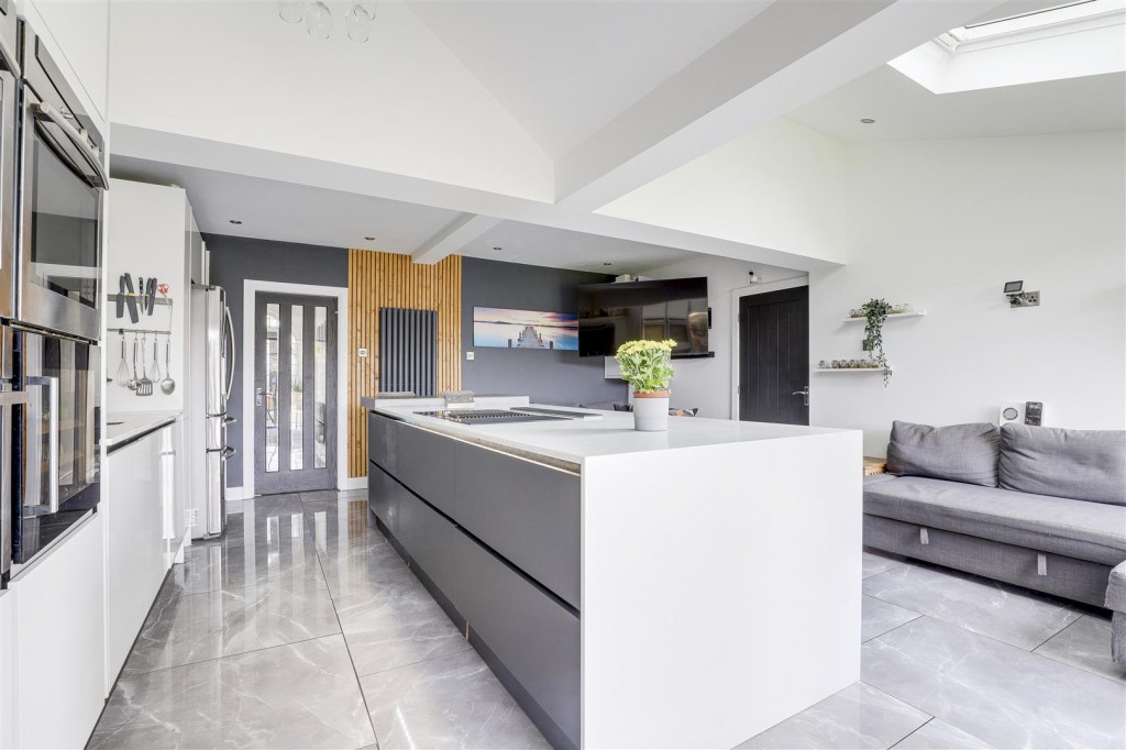 Greythorn Drive, West Bridgford, Nottinghamshire, NG2 7GB