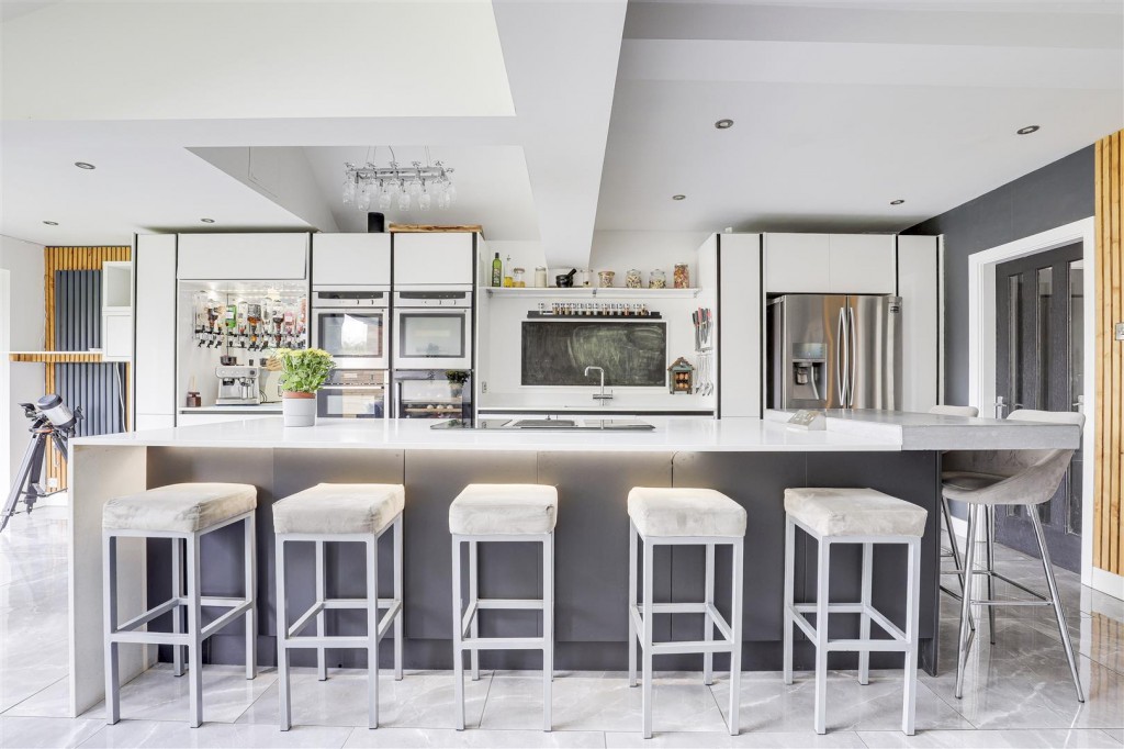 Greythorn Drive, West Bridgford, Nottinghamshire, NG2 7GB