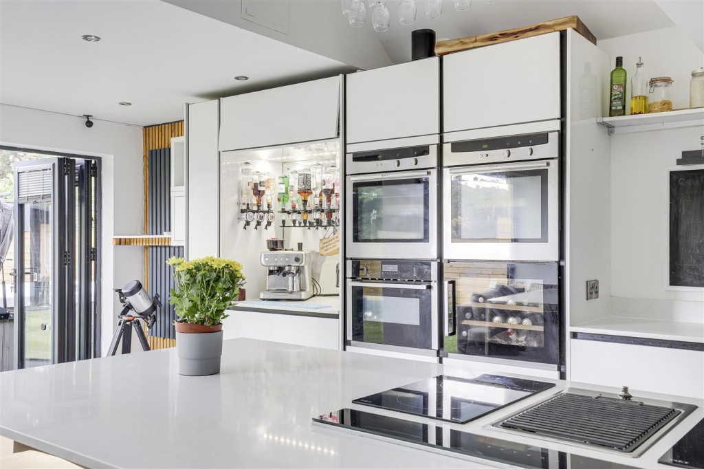 Greythorn Drive, West Bridgford, Nottinghamshire, NG2 7GB