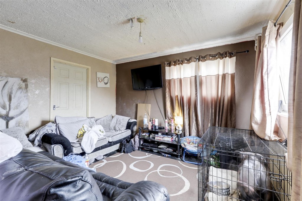 Cawston Gardens, Bulwell, Nottinghamshire, NG6 8LW
