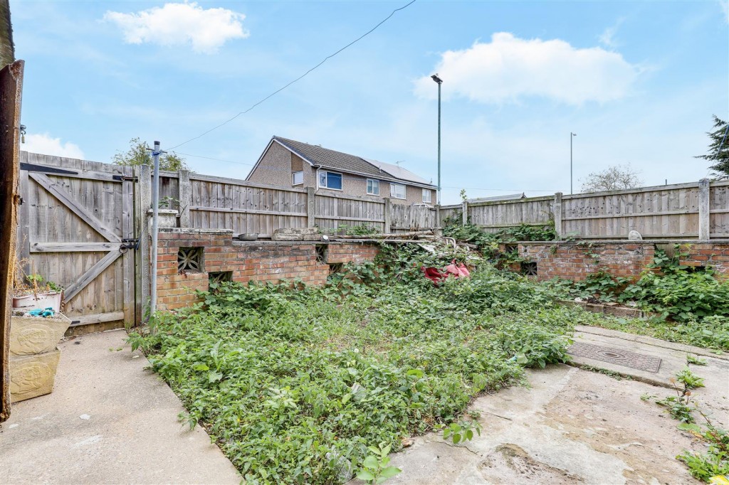 Cawston Gardens, Bulwell, Nottinghamshire, NG6 8LW