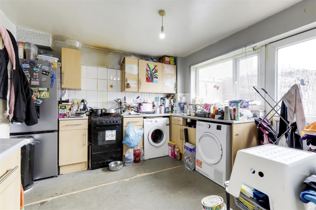 Cawston Gardens, Bulwell, Nottinghamshire, NG6 8LW