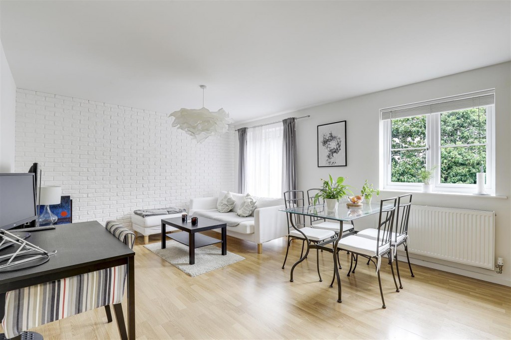 Wakefield Close, Wilford, Nottinghamshire, NG11 7HB