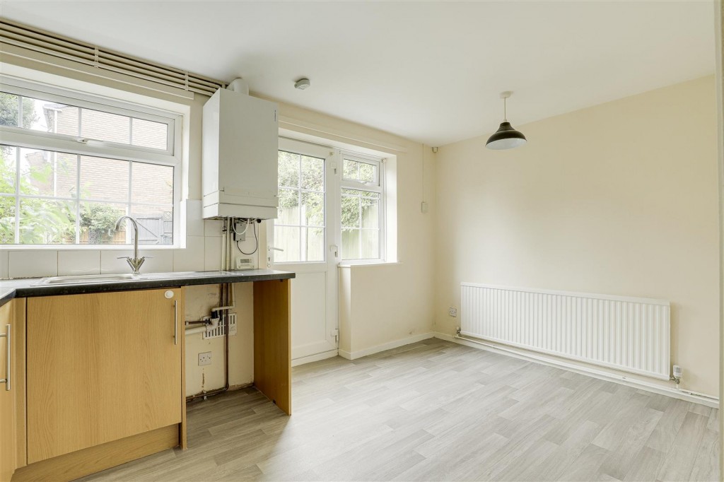 Spinningdale, Arnold, Nottingham, NG5 8QT