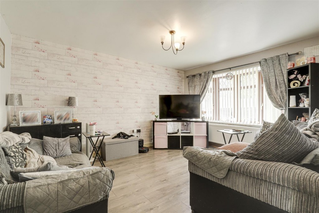 Hemsby Gardens, Bulwell, Nottinghamshire, NG6 8NT