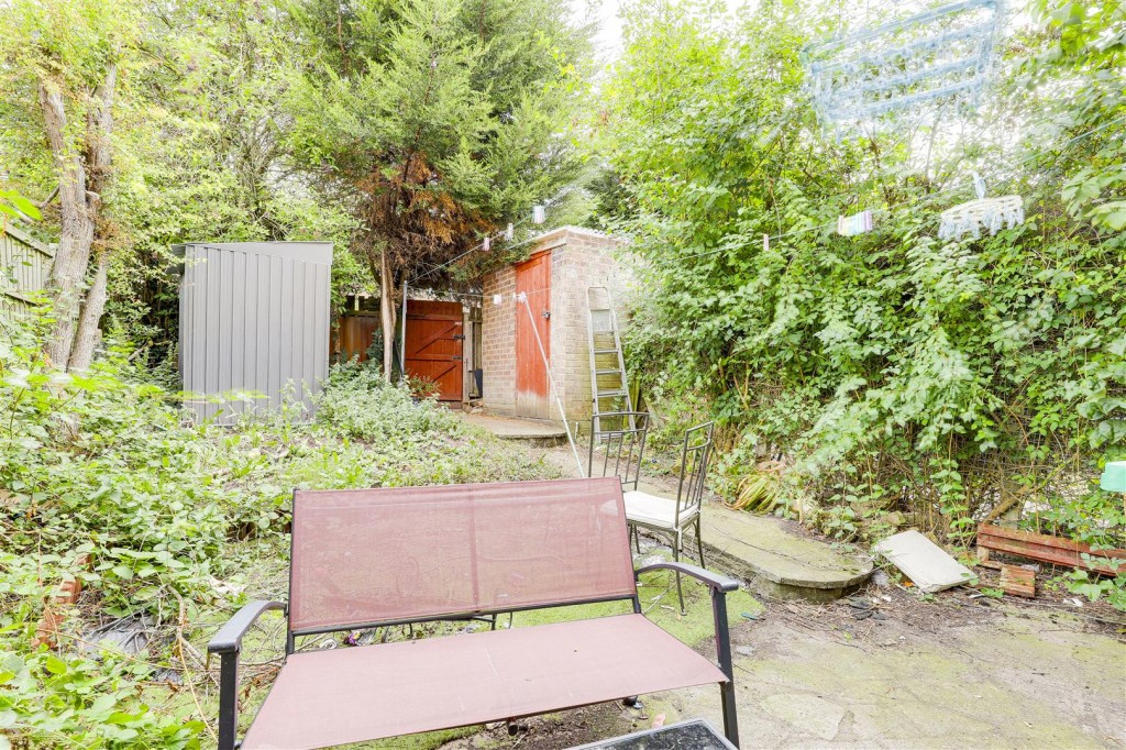 Hemsby Gardens, Bulwell, Nottinghamshire, NG6 8NT