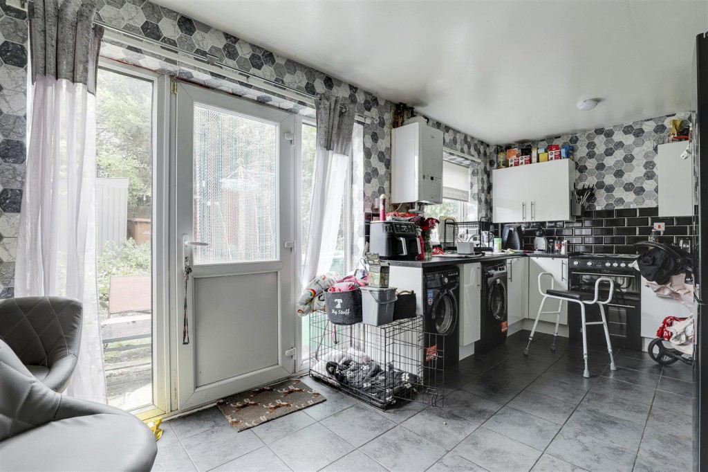 Hemsby Gardens, Bulwell, Nottinghamshire, NG6 8NT