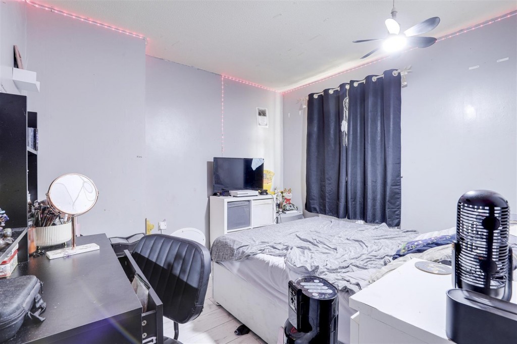 Hemsby Gardens, Bulwell, Nottinghamshire, NG6 8NT