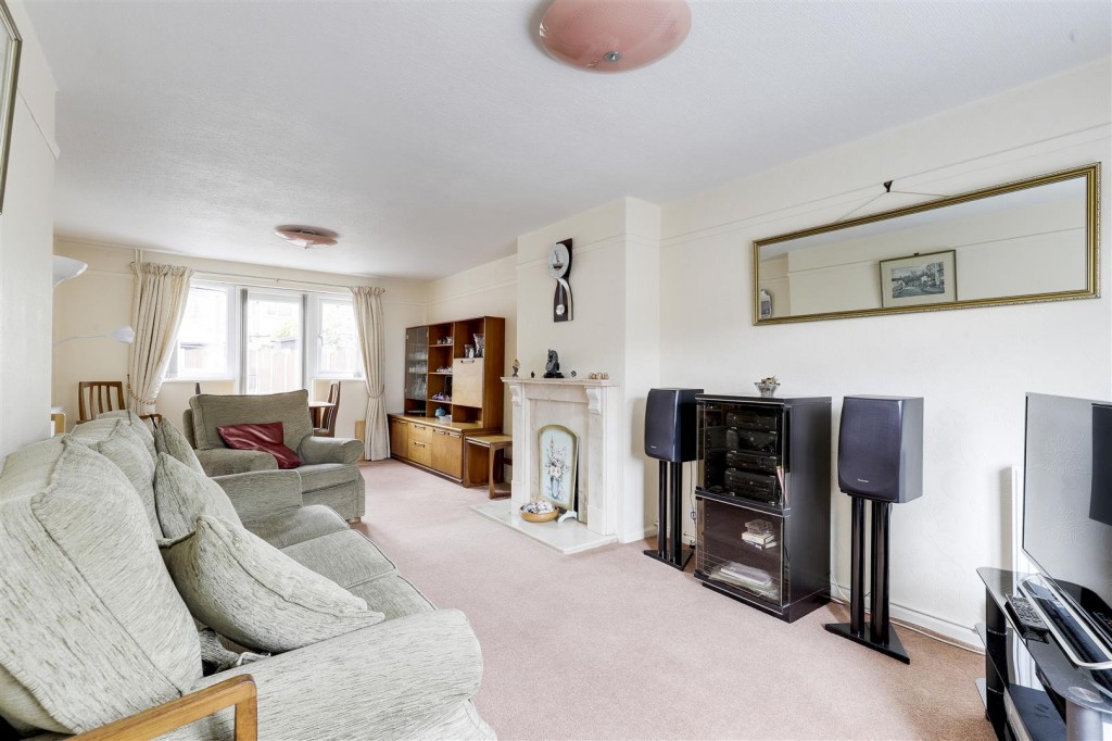 Bransdale Road, Clifton, Nottinghamshire, NG11 9JE