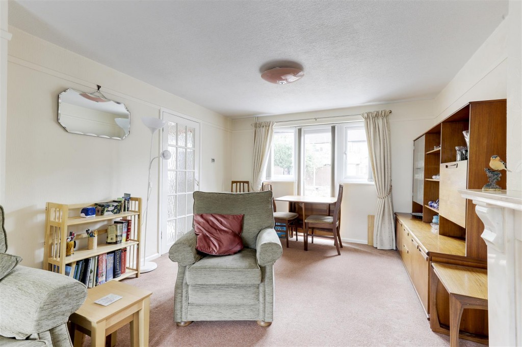 Bransdale Road, Clifton, Nottinghamshire, NG11 9JE