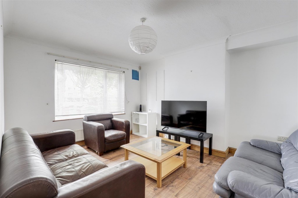 Woodside Road, Beeston, Nottinghamshire, NG9 2TN