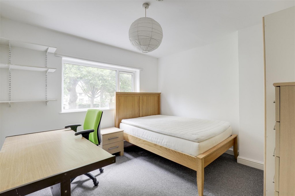 Woodside Road, Beeston, Nottinghamshire, NG9 2TN