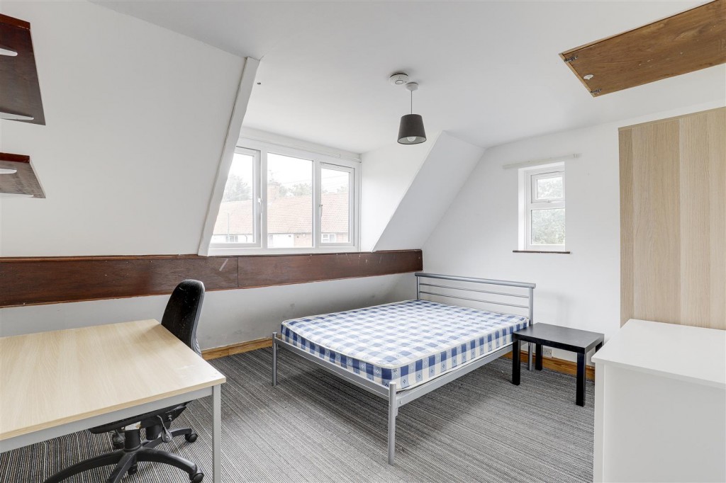 Woodside Road, Beeston, Nottinghamshire, NG9 2TN