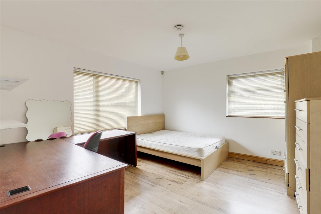 Woodside Road, Beeston, Nottinghamshire, NG9 2TN