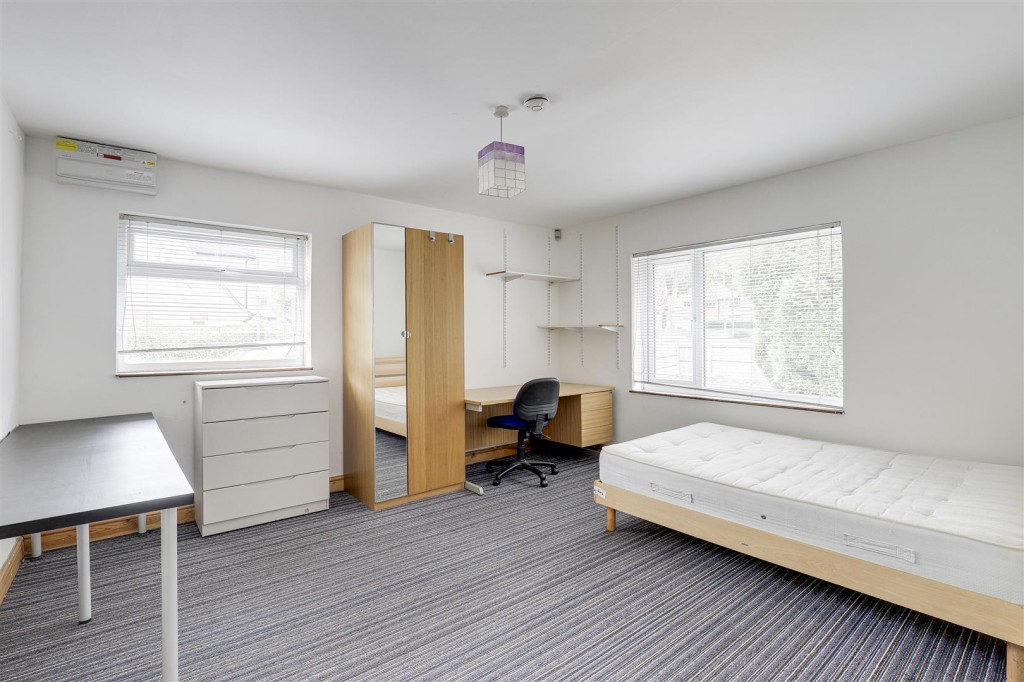 Woodside Road, Beeston, Nottinghamshire, NG9 2TN