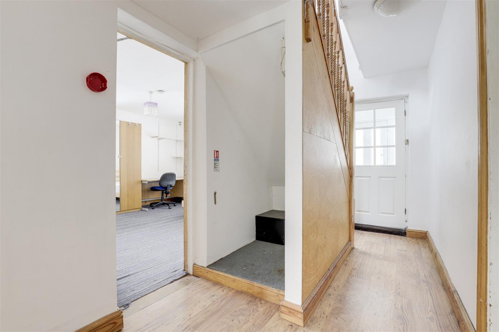 Woodside Road, Beeston, Nottinghamshire, NG9 2TN