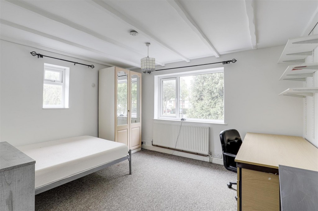 Woodside Road, Beeston, Nottinghamshire, NG9 2TN