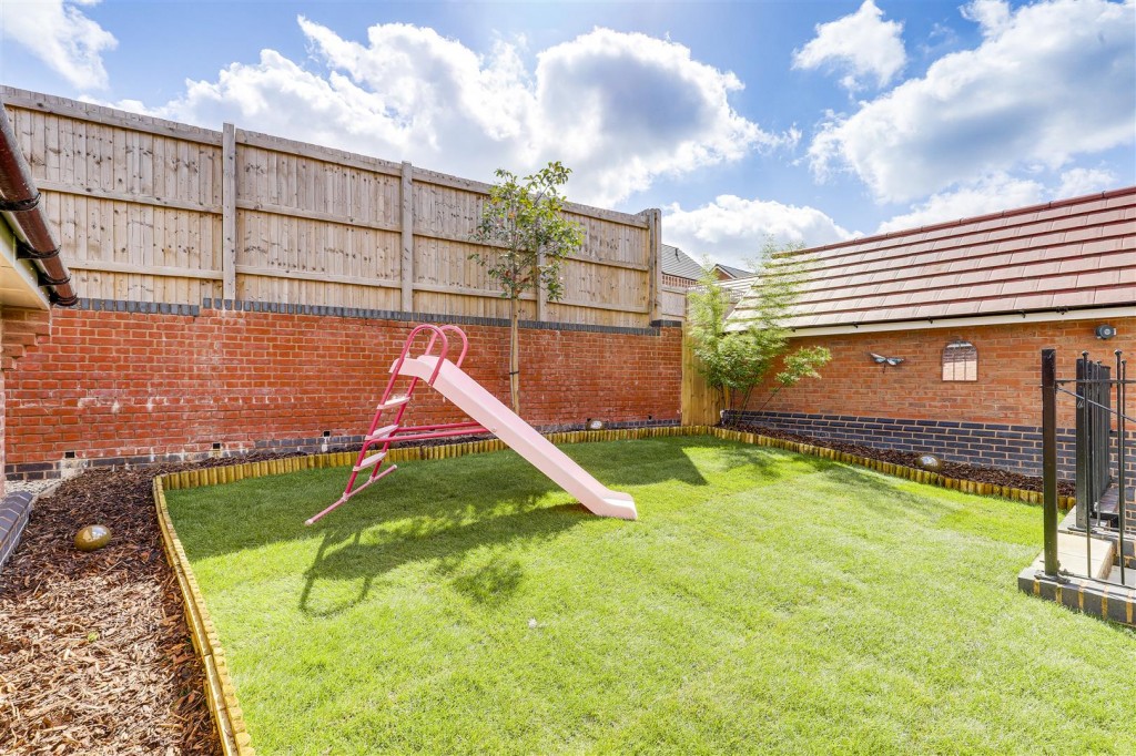 Beedham Way, Mapperley, Nottinghamshire, NG3 5TB