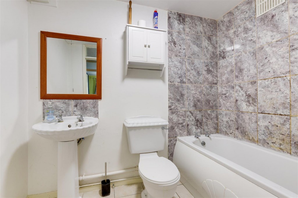 Haddon Way, Long Eaton, Nottinghamshire, NG10 3EE