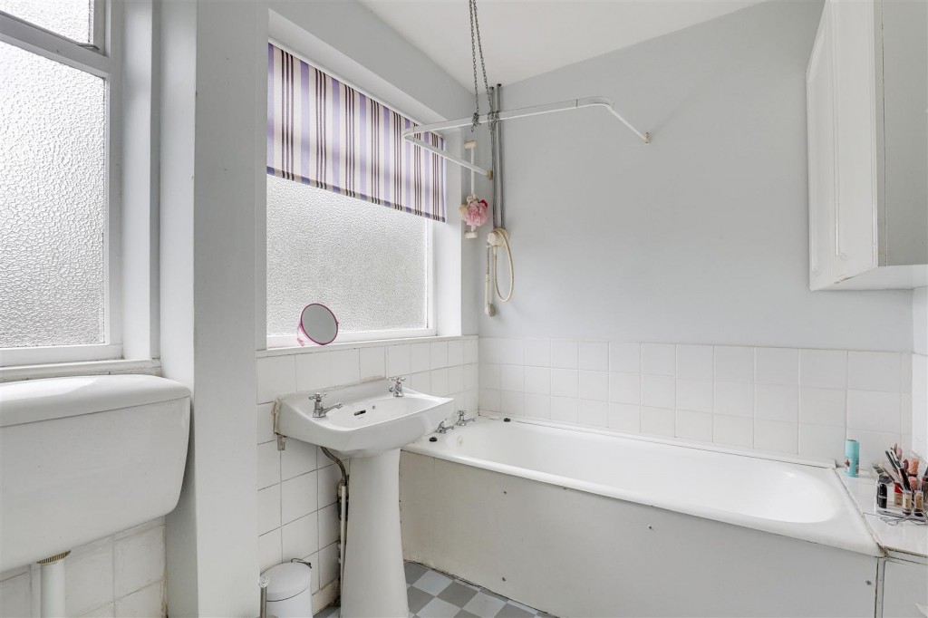 Salamander Close, Carlton, Nottinghamshire, NG4 4FJ