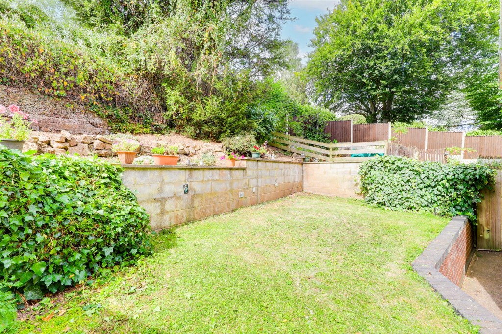 Salamander Close, Carlton, Nottinghamshire, NG4 4FJ