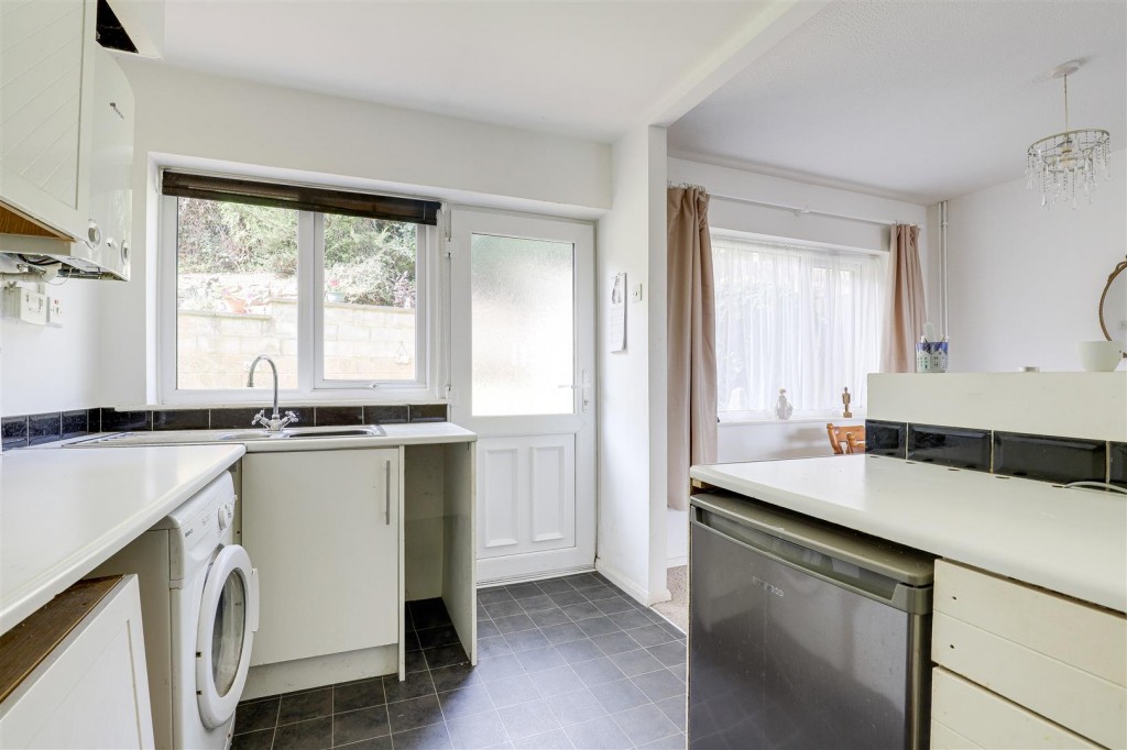 Salamander Close, Carlton, Nottinghamshire, NG4 4FJ