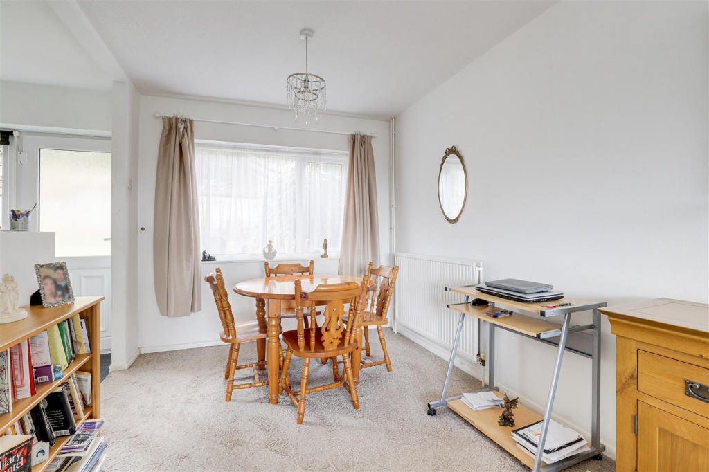 Salamander Close, Carlton, Nottinghamshire, NG4 4FJ