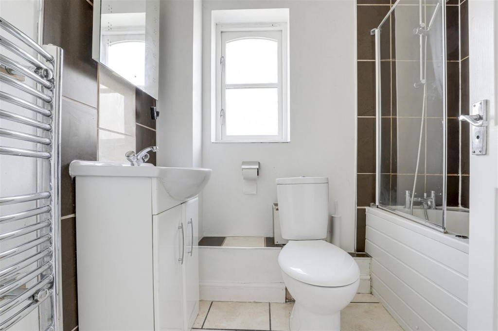 Lawrence Avenue, Colwick, Nottinghamshire, NG4 2GS