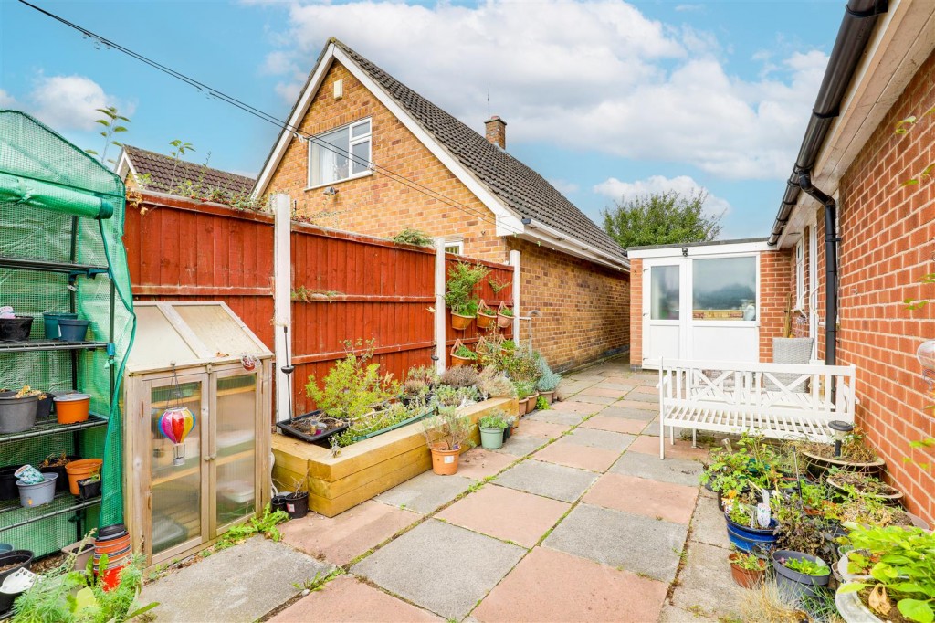 Cherrywood Gardens, Carlton, Nottinghamshire, NG3 6LS