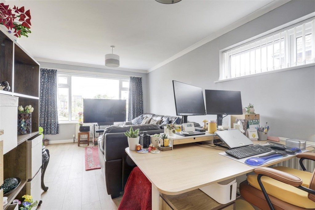 Cherrywood Gardens, Carlton, Nottinghamshire, NG3 6LS