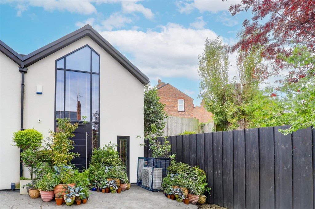 Haydn Road, Sherwood, Nottinghamshire, NG5 2LA