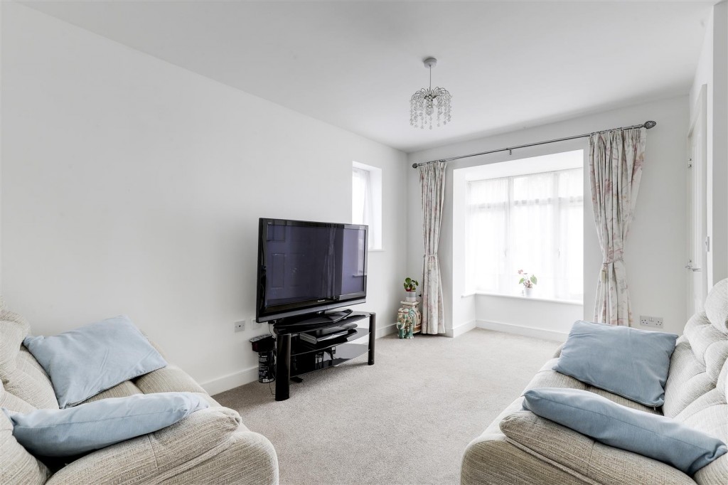 Moorgate Avenue, New Houghton, Mansfield, Nottinghamshire, NG19 8SS