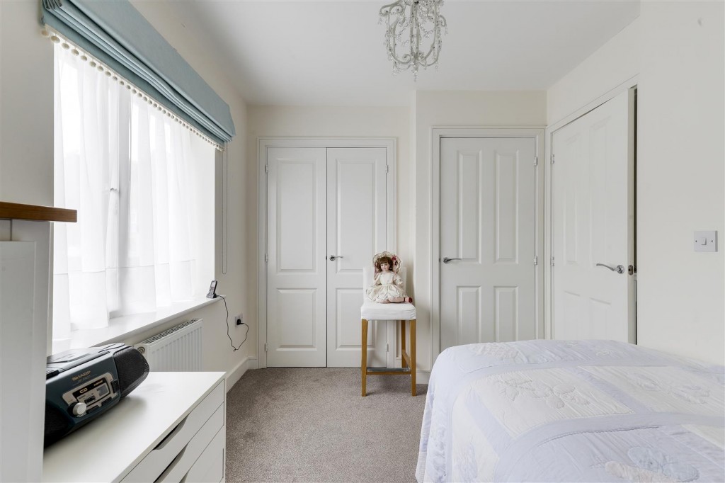 Moorgate Avenue, New Houghton, Mansfield, Nottinghamshire, NG19 8SS