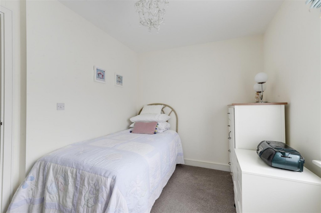 Moorgate Avenue, New Houghton, Mansfield, Nottinghamshire, NG19 8SS