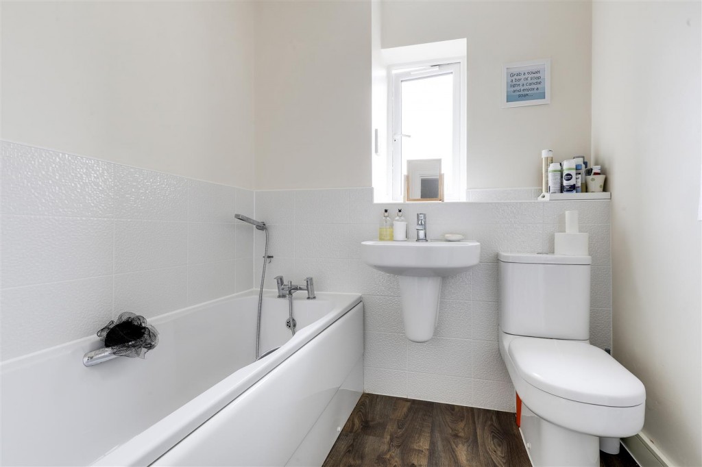 Moorgate Avenue, New Houghton, Mansfield, Nottinghamshire, NG19 8SS